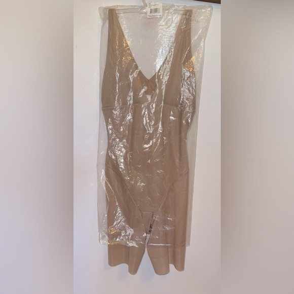NWT - FLEXEES Shaping MID-THIGH BODYSUIT size M - Picture 3 of 5